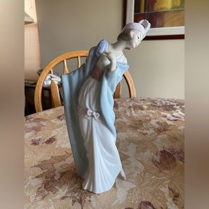 RETIRED 1998 ‘THE FLIRT LLADRO’ PORCELAIN FIGURINE- Item#01005789